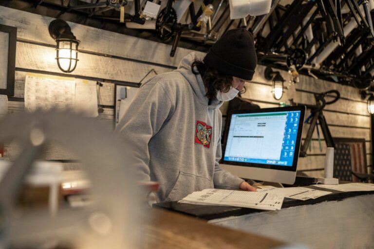 7 Jenis Software Pabrik untuk Meningkatkan Efisiensi Perusahaan